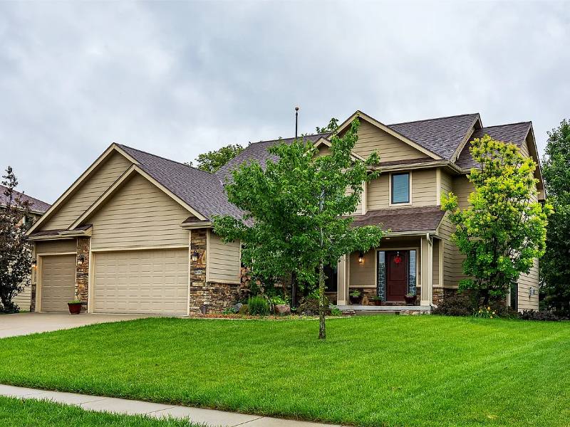 House for rent at 8700 Wooded Point Dr, Johnston, IA 50131
