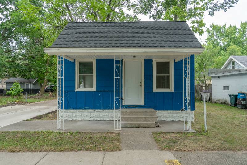 House for rent at 419 E Forest Ave, Muskegon, MI 49442
