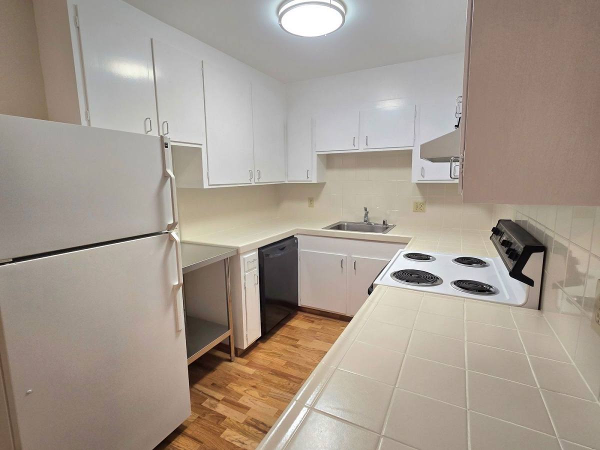 Apartment for rent at 59 Lupine Ave #301, San Francisco, CA 94118