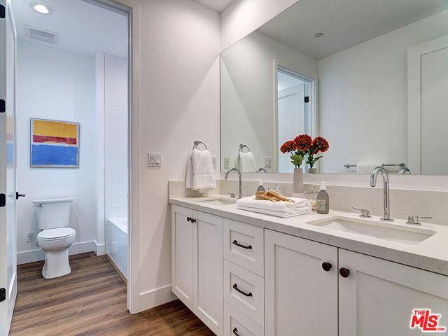 Townhouse for rent at 1278 Meadowbrook Ave, Los Angeles, CA 90019