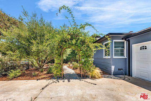 House for rent at 2216 Ashland Ave, Santa Monica, CA 90405