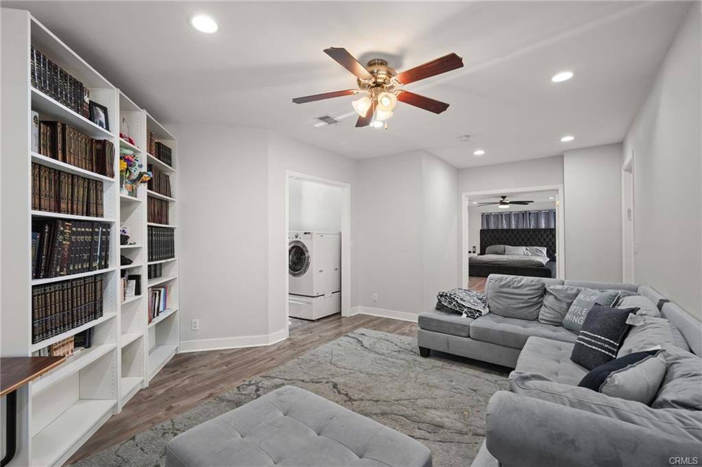 House for rent at 18433 Tarzana Dr, Tarzana, CA 91356