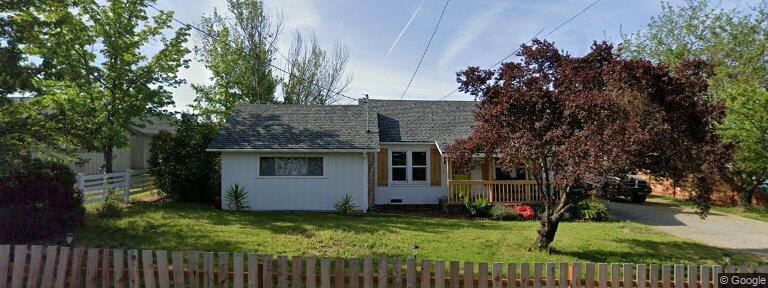 House for rent at 3232 Lone Pine Rd, Medford, OR 97504