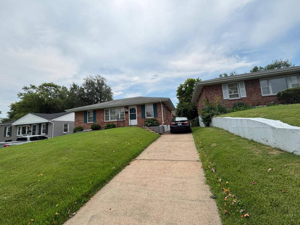 House for rent at 9436 Theodosia Ave, Saint Louis, MO 63114