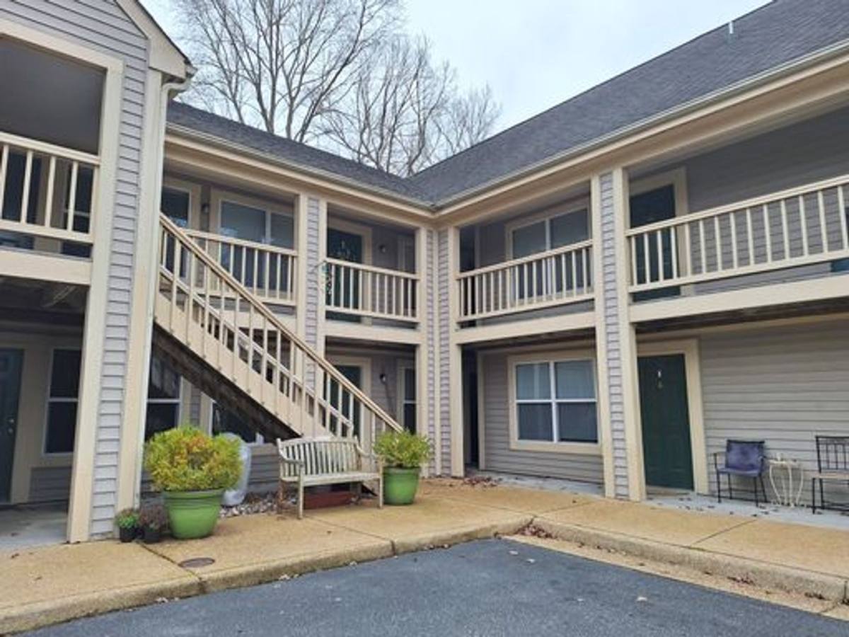 Apartment for rent at 752 McGuire Place, Newport News, VA 23601
