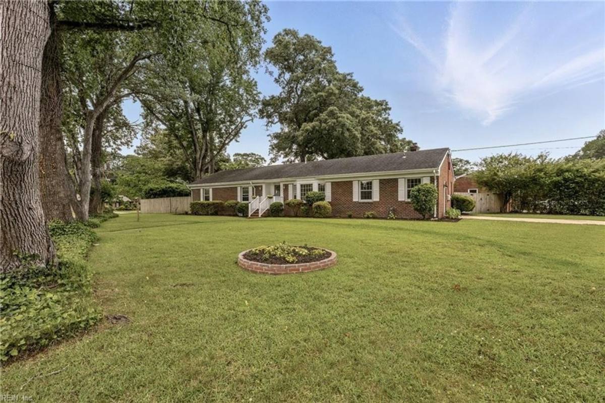 House for rent at 2400 Deerfield Crescent, Chesapeake, VA 23321