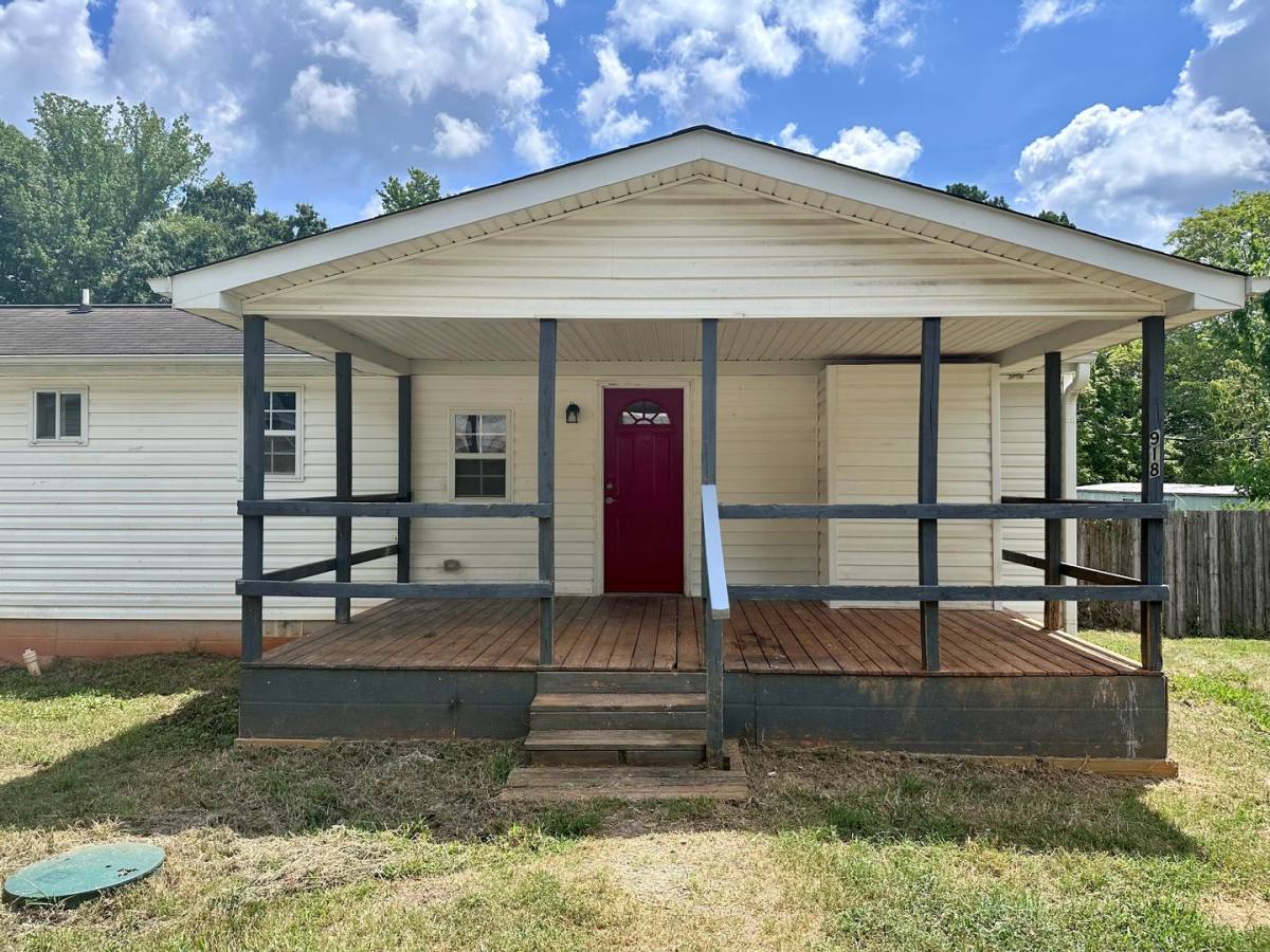 House for rent at 918 US-Highway 70A, Hillsborough, NC 27278