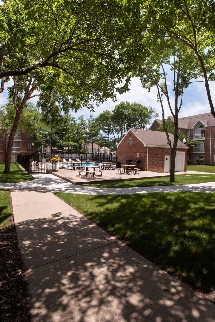 Apartment for rent at Drake Pointe, 1101 25th St, Des Moines, IA 50311