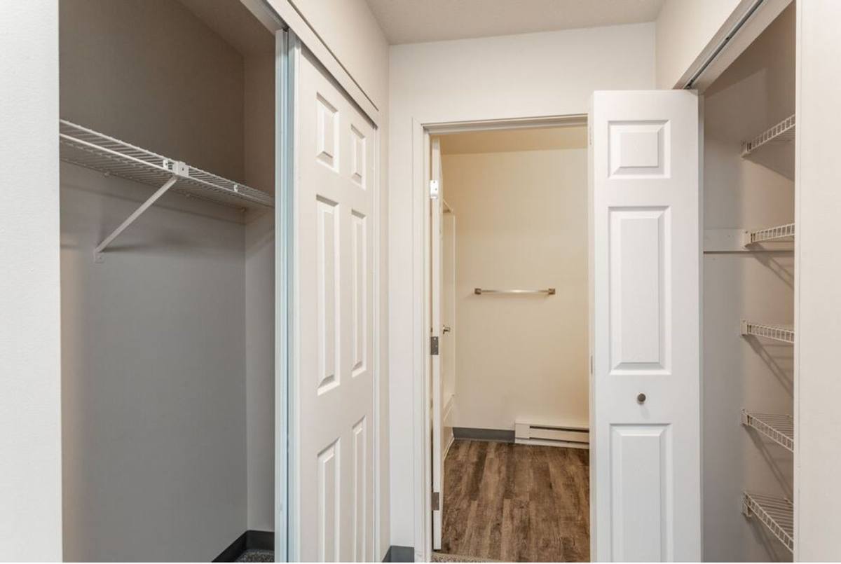 Apartment for rent at 1101 25th St, Des Moines, IA 50311