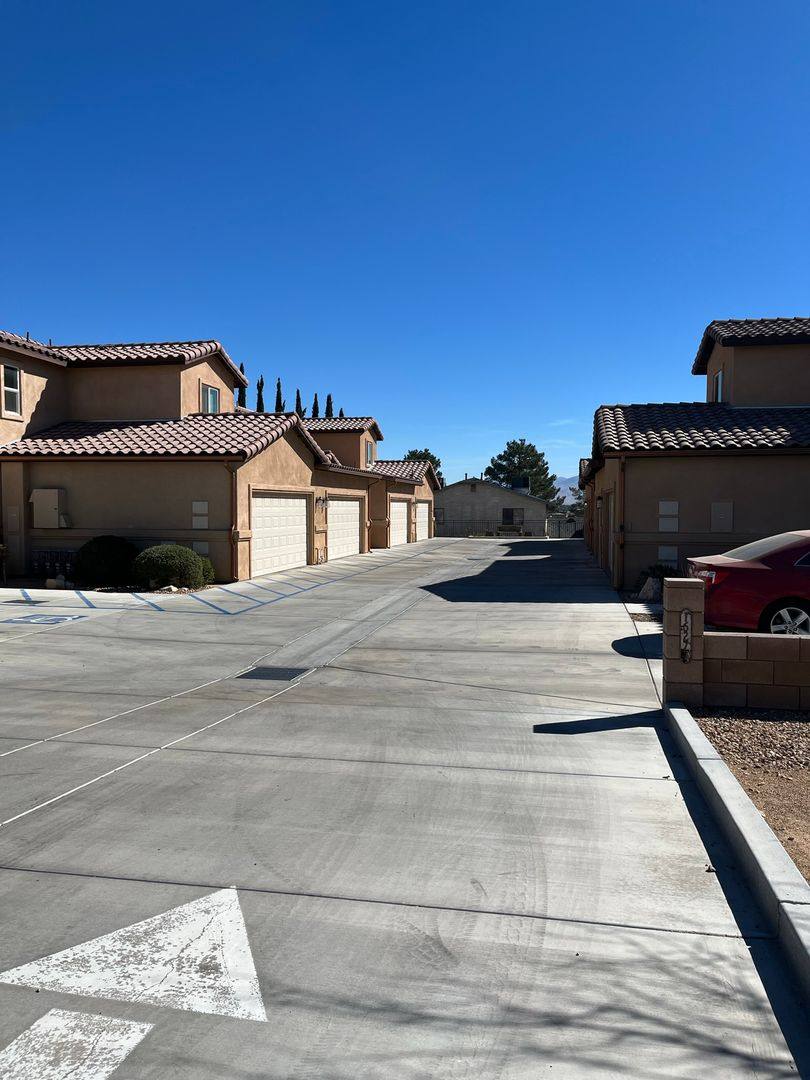 Apartment for rent at 16277 Viho Rd, Apple Valley, CA 92307