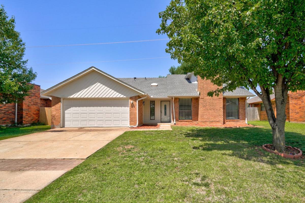 House for rent at 1617 Raquel Dr, Edmond, OK 73003