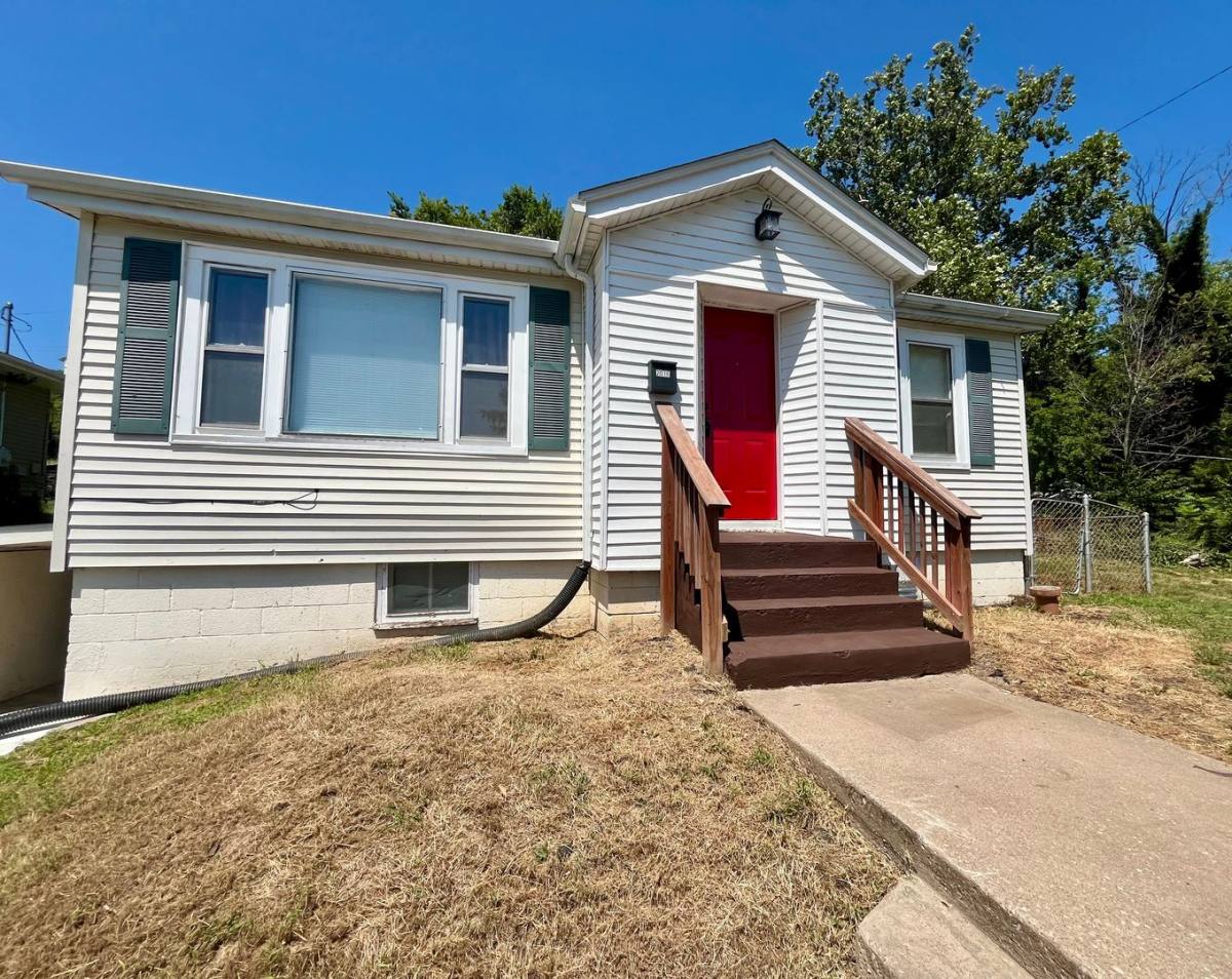 House for rent at 2016 Salu St, Alton, IL 62002