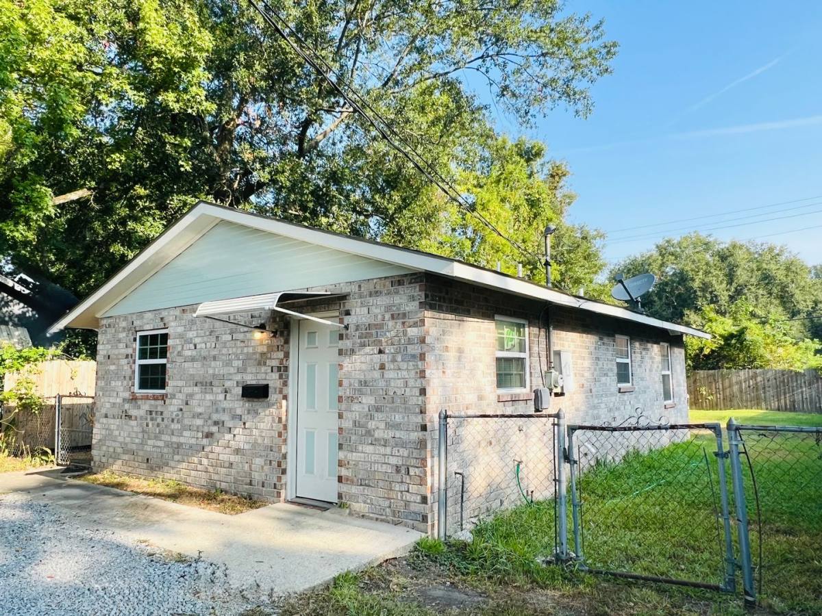 House for rent at 3433 Hollywood St, Baton Rouge, LA 70805