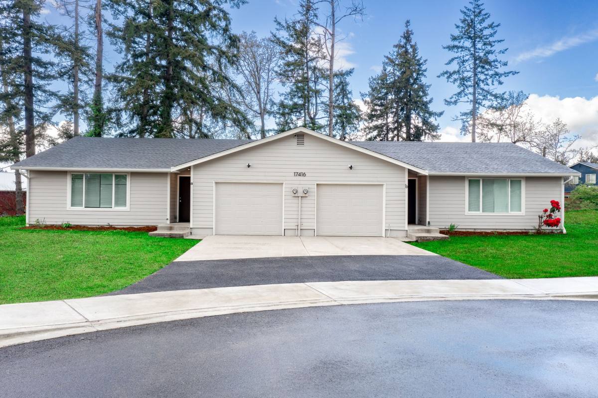 Townhouse for rent at 17416 29th Ave E, Tacoma, WA 98445