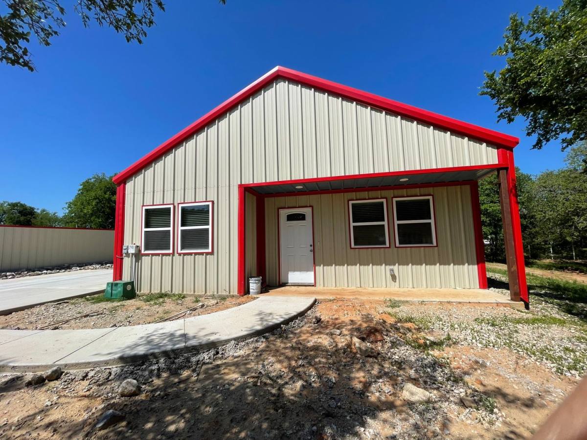 Townhouse for rent at 1013 Deer Lane, Azle, TX 76020