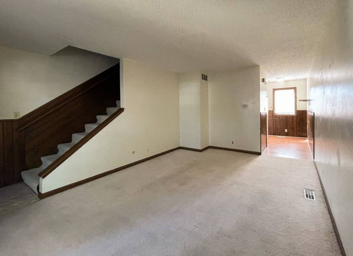 Apartment for rent at 110 E 5th Ave, Hutchinson, KS 67501