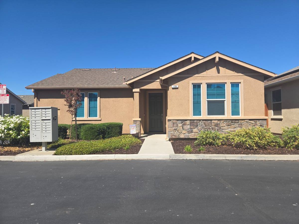 House for rent at 139 Novella Dr, Newman, CA 95360