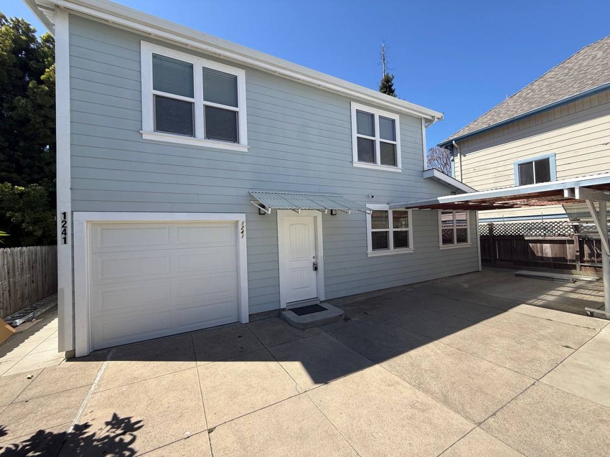 Townhouse for rent at 1241 Broadway, Alameda, CA 94501