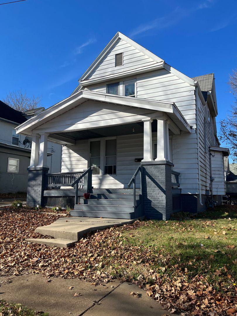 Apartment for rent at 701 S Center, Bloomington, IL 61701