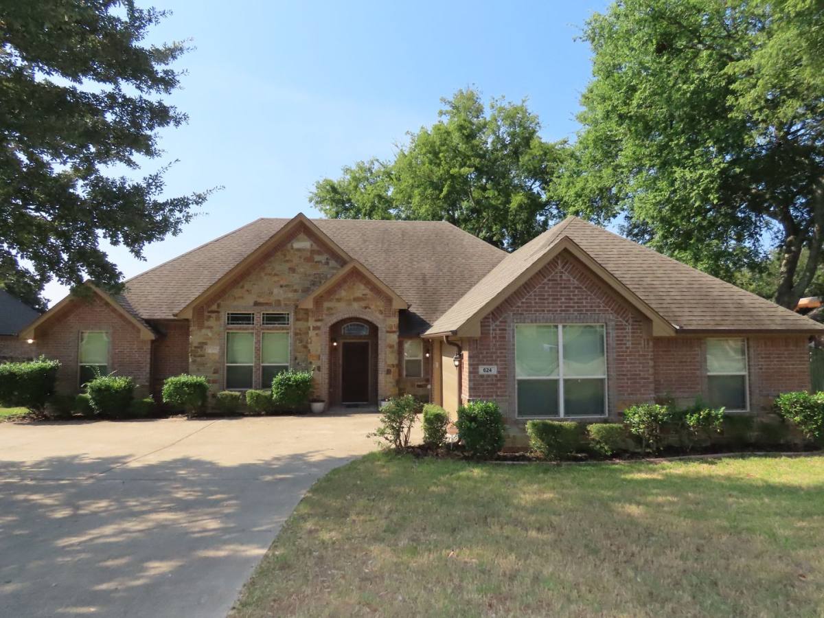 House for rent at 624 Yesterday Dr, Lindale, TX 75771