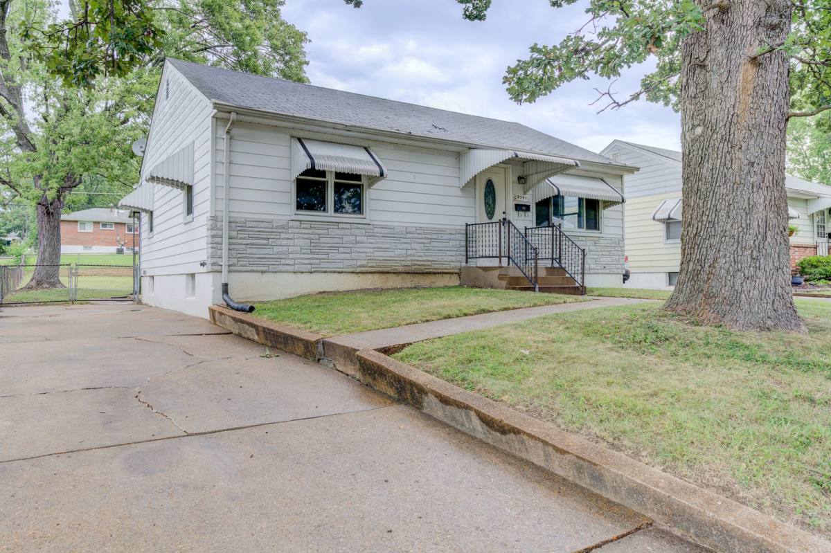 House for rent at 9541 Theodosia Ave, Saint Louis, MO 63114