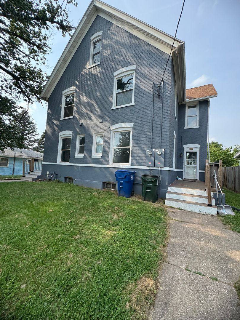 Apartment for rent at 2346 W 11th St, Davenport, IA 52804