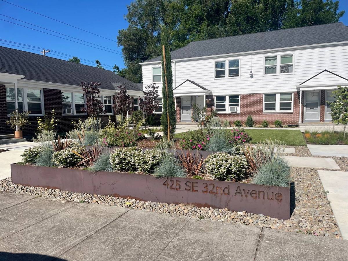 Apartment for rent at 425 SE 32nd Ave, Portland, OR 97214