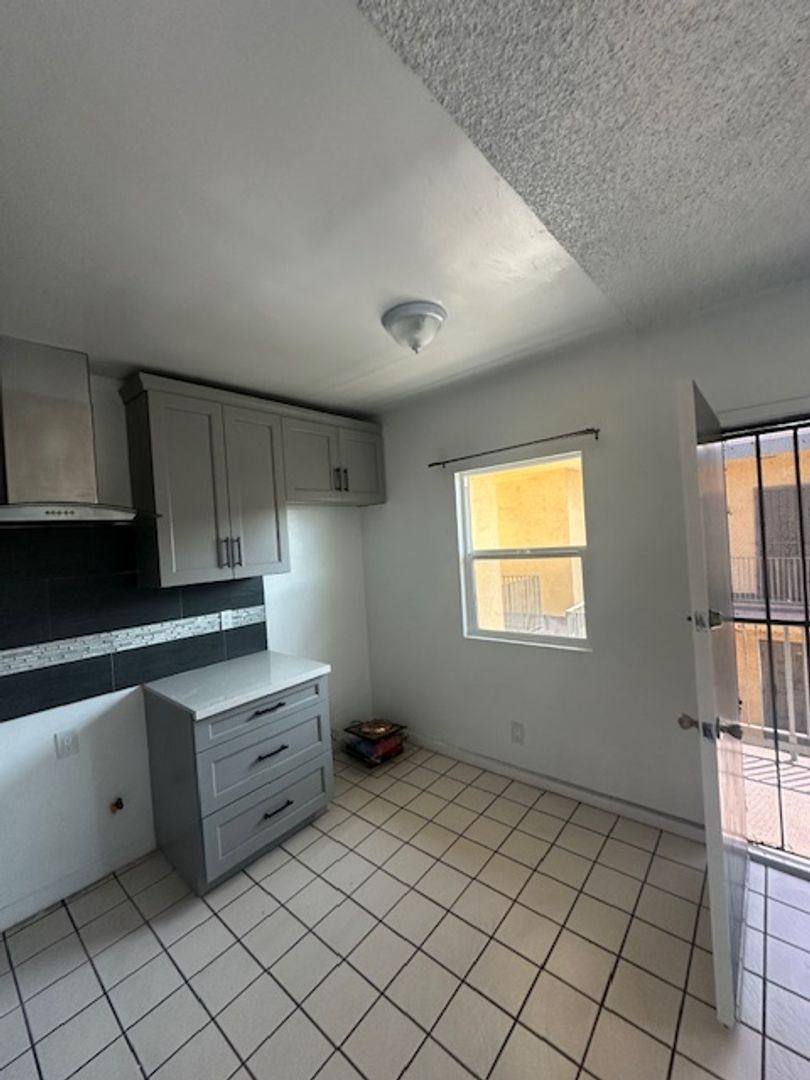 Apartment for rent at 1684 Murchison St, Los Angeles, CA 90033
