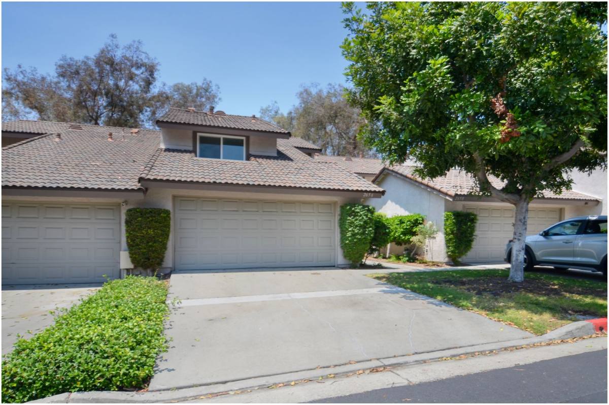 Townhouse for rent at 2656 Monterey Place, Fullerton, CA 92833