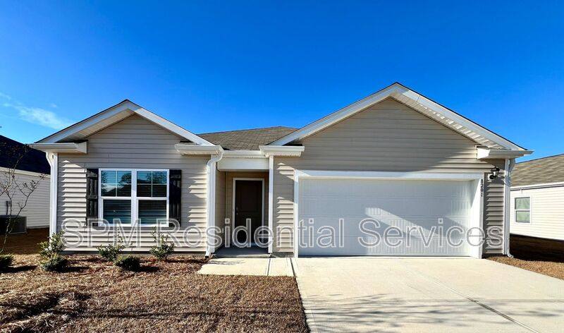 House for rent at 8201 E Highcroft Dr NE, Leland, NC 28451