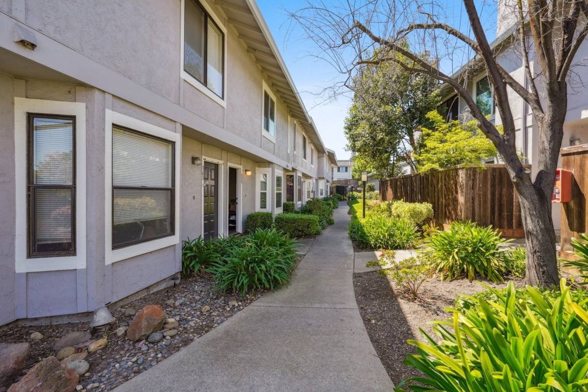 Townhouse for rent at 359 Pantano Circle, Martinez, CA 94553