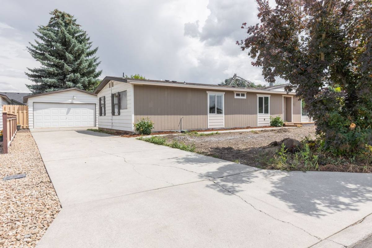 Townhouse for rent at 2818 N Joel Rd, Otis Orchards, WA 99027