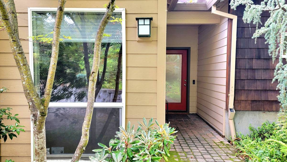 House for rent at 5176 SW Custer St, Portland, OR 97219