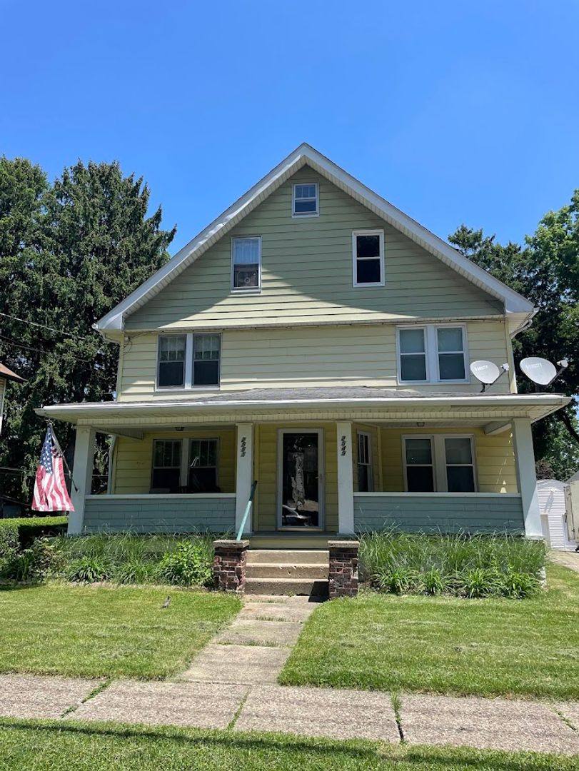Apartment for rent at 2549 Elmwood St, Cuyahoga Falls, OH 44221