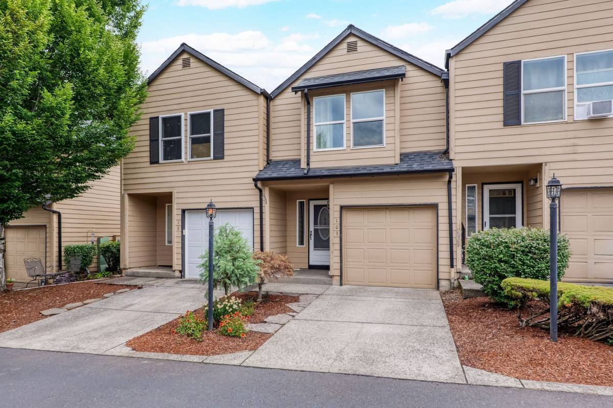 Condo for rent at 13949 Beavercreek Rd, Oregon City, OR 97045
