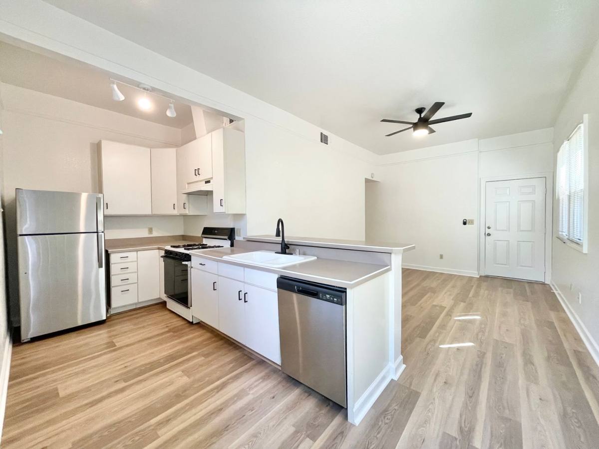 Apartment for rent at 2115 I St, Sacramento, CA 95816