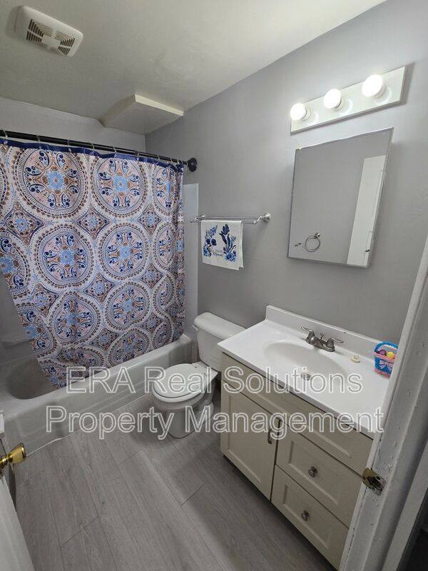 Apartment for rent at 861 Kingsford Rd #B, Columbus, OH 43204