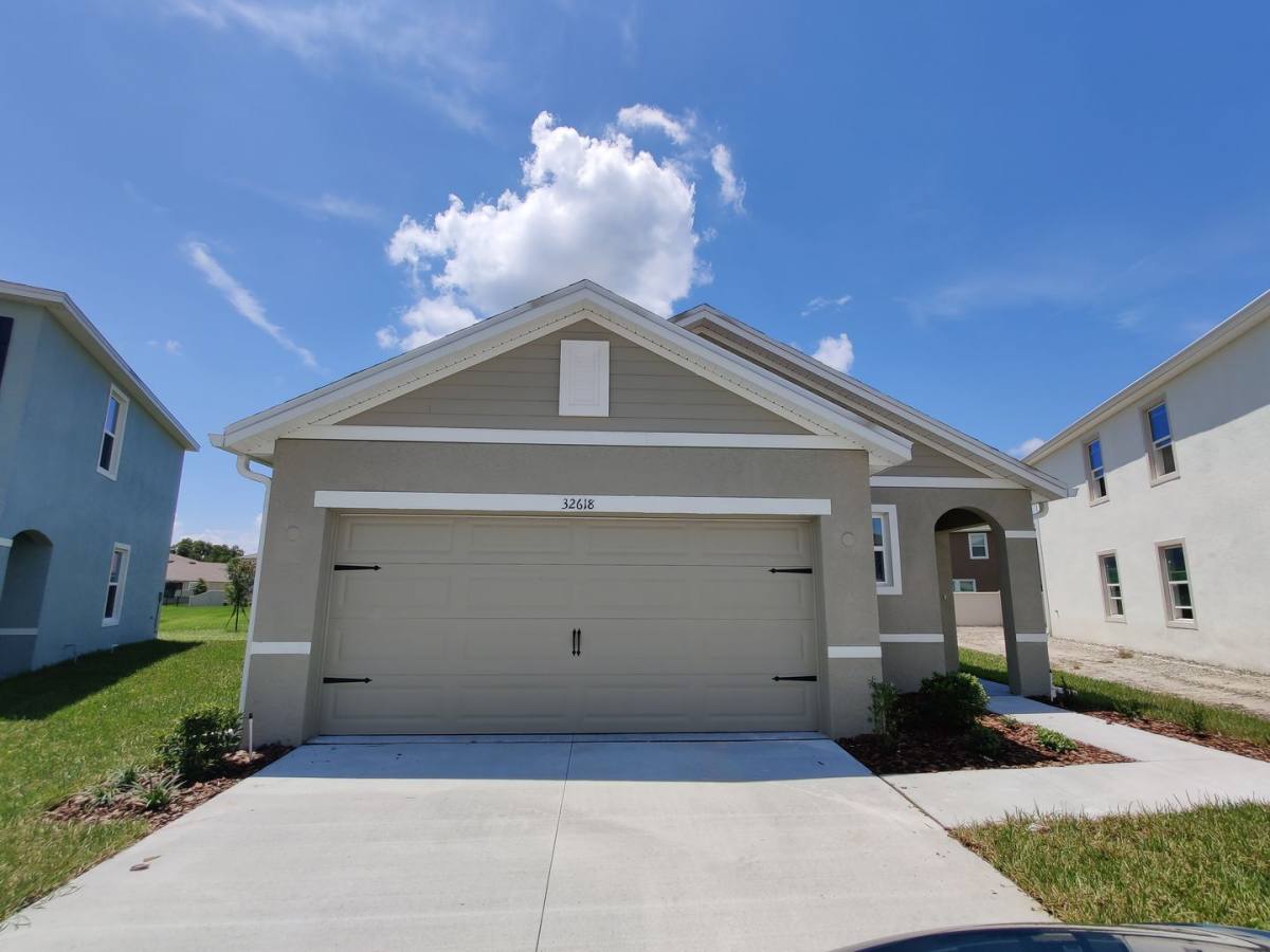 House for rent at 32618 Canyonlands Dr, Wesley Chapel, FL 33543
