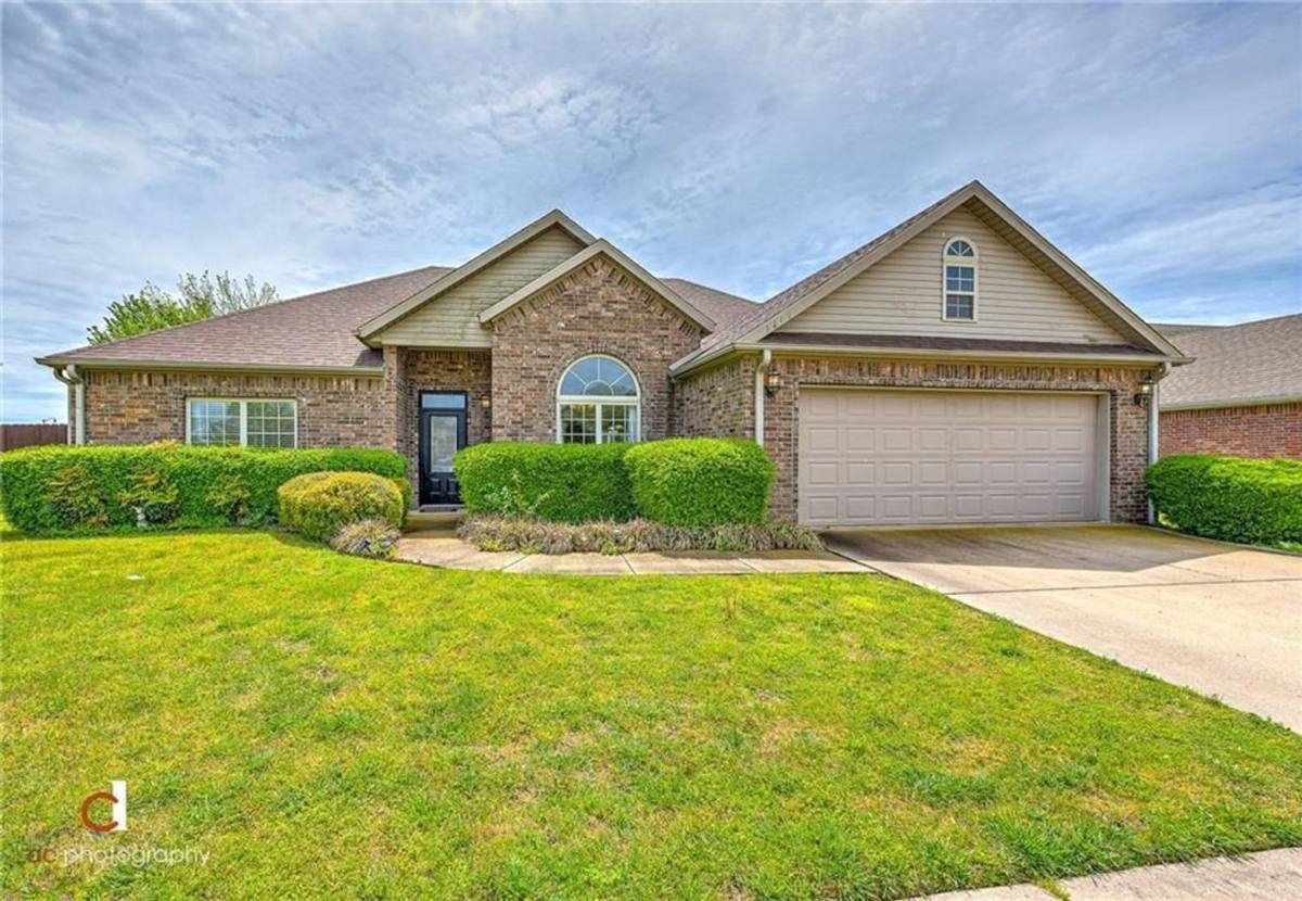 House for rent at 1201 SW Willow Bend Ave, Bentonville, AR 72713