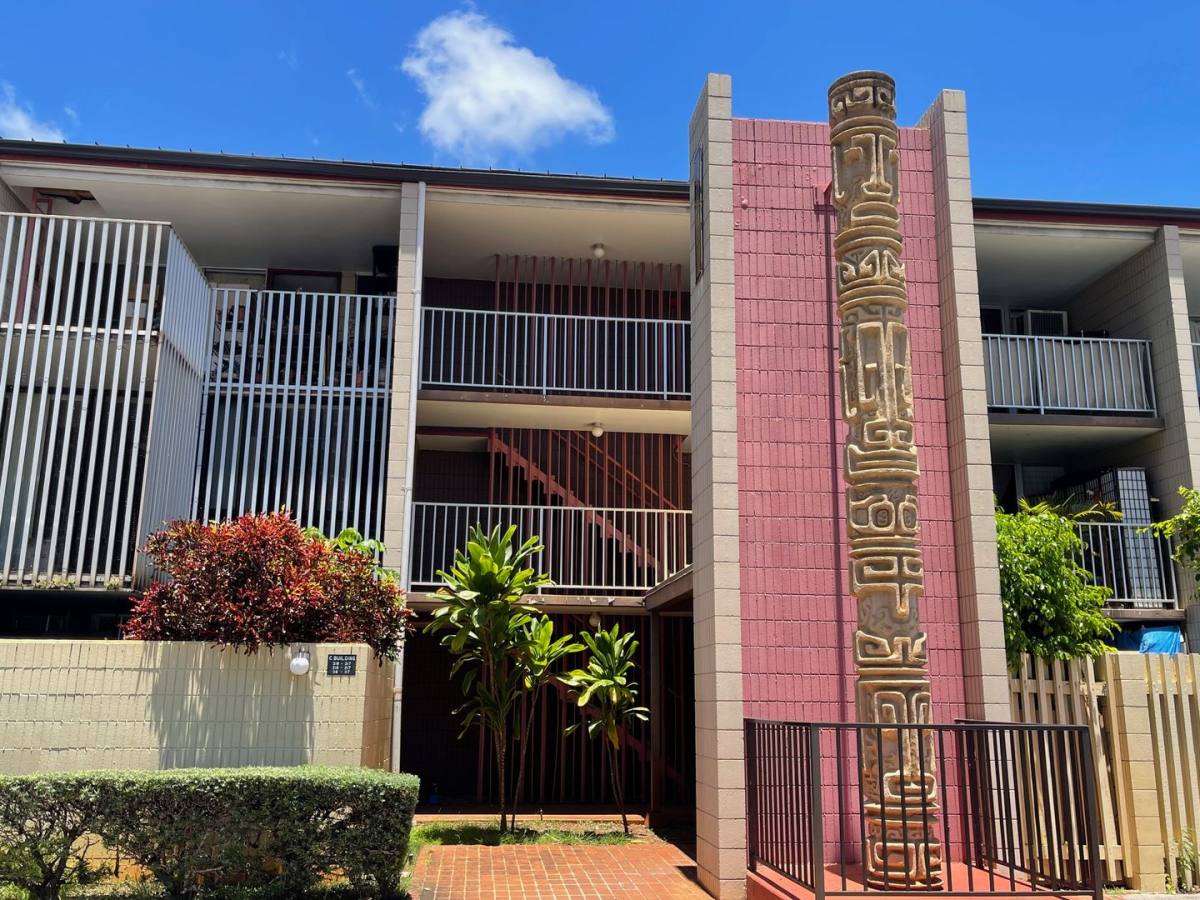 Apartment for rent at 5065 Likini St, Honolulu, HI 96818