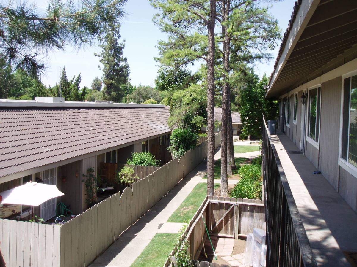 Apartment for rent at 445 W Bullard, Fresno, CA 93704