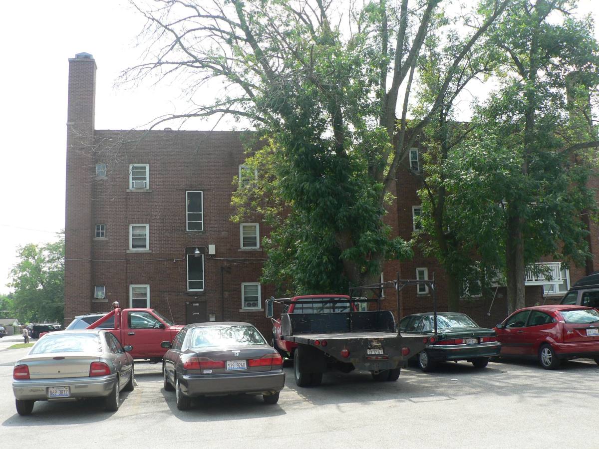 Apartment for rent at 2024 Washington St, Waukegan, IL 60085