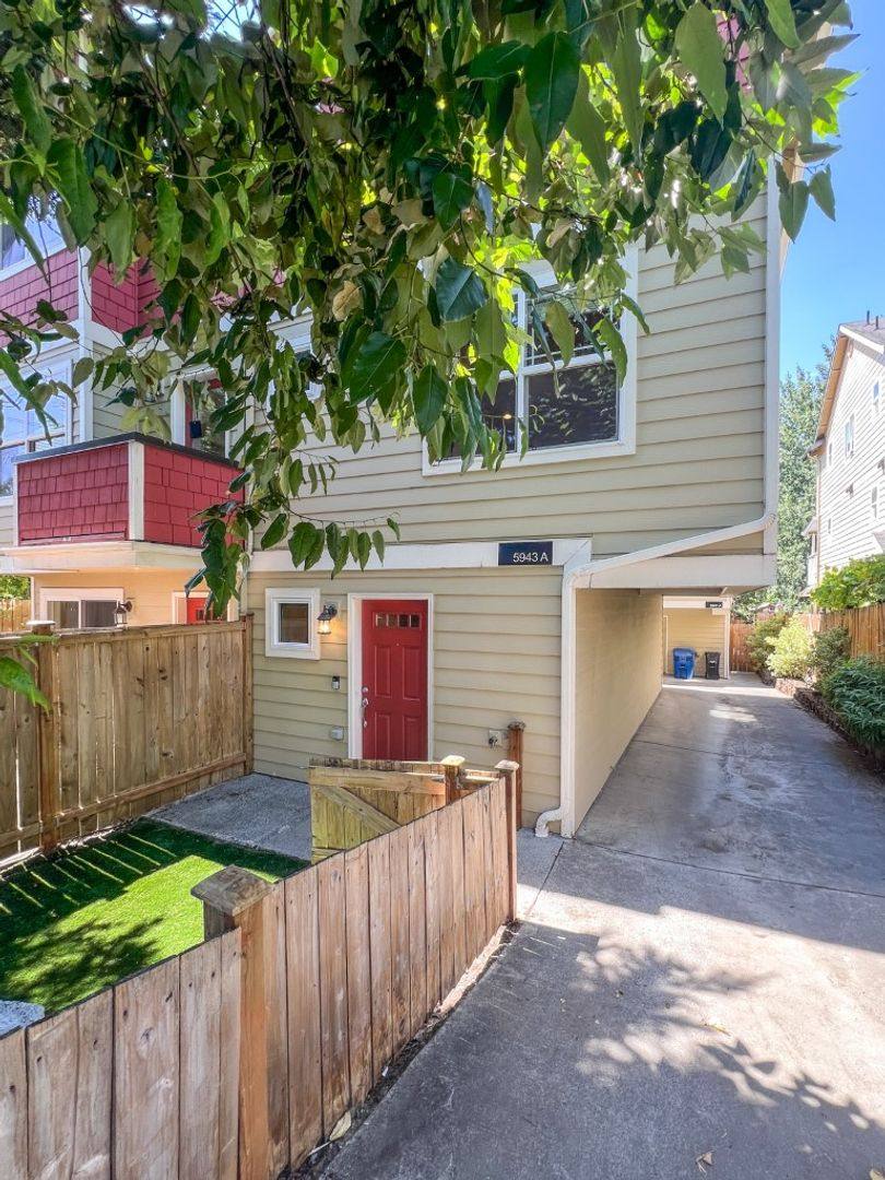 Townhouse for rent at 5943 36th Ave S, Seattle, WA 98118