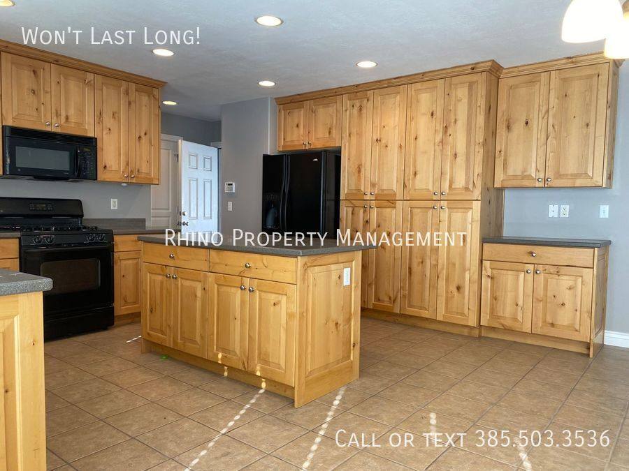 House for rent at 1767 W 2525 S, Syracuse, UT 84075