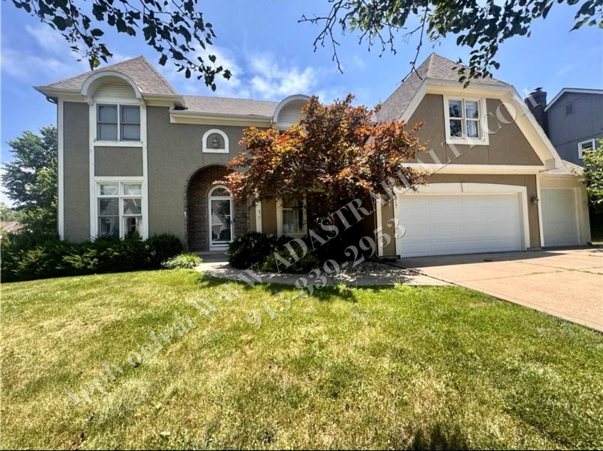 House for rent at 1317 E Sleepy Hollow Dr, Olathe, KS 66062