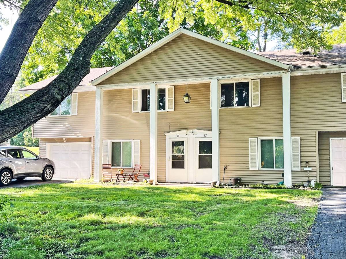 Apartment for rent at 30 - 32 Woodpecker Ridge Rd, Excelsior, MN 55331