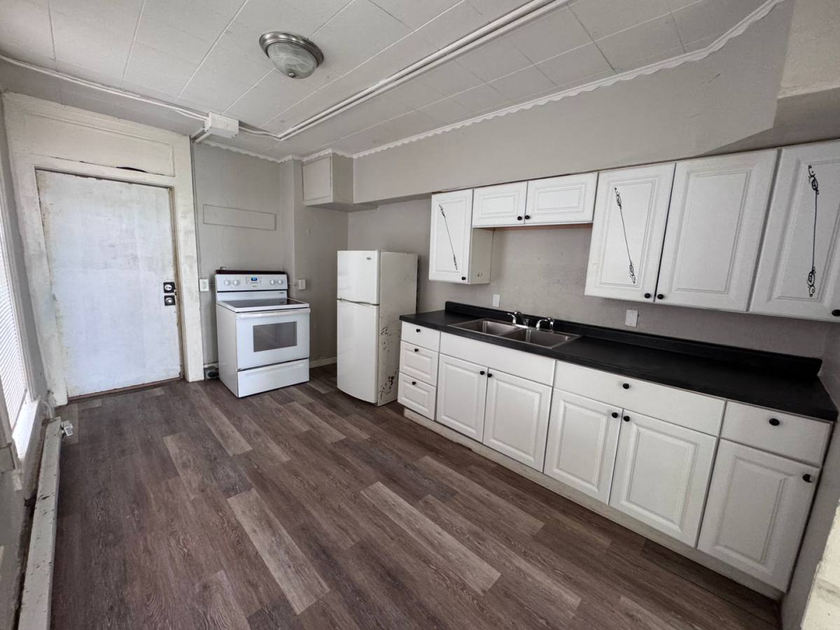 Apartment for rent at 1021 3rd Ave, Council Bluffs, IA 51501