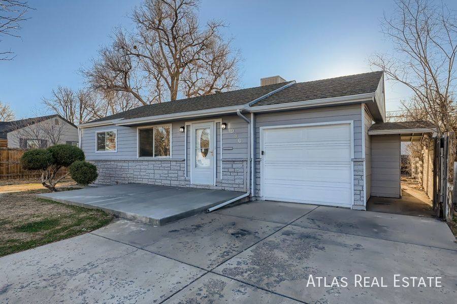 House for rent at 990 Lansing St, Aurora, CO 80010