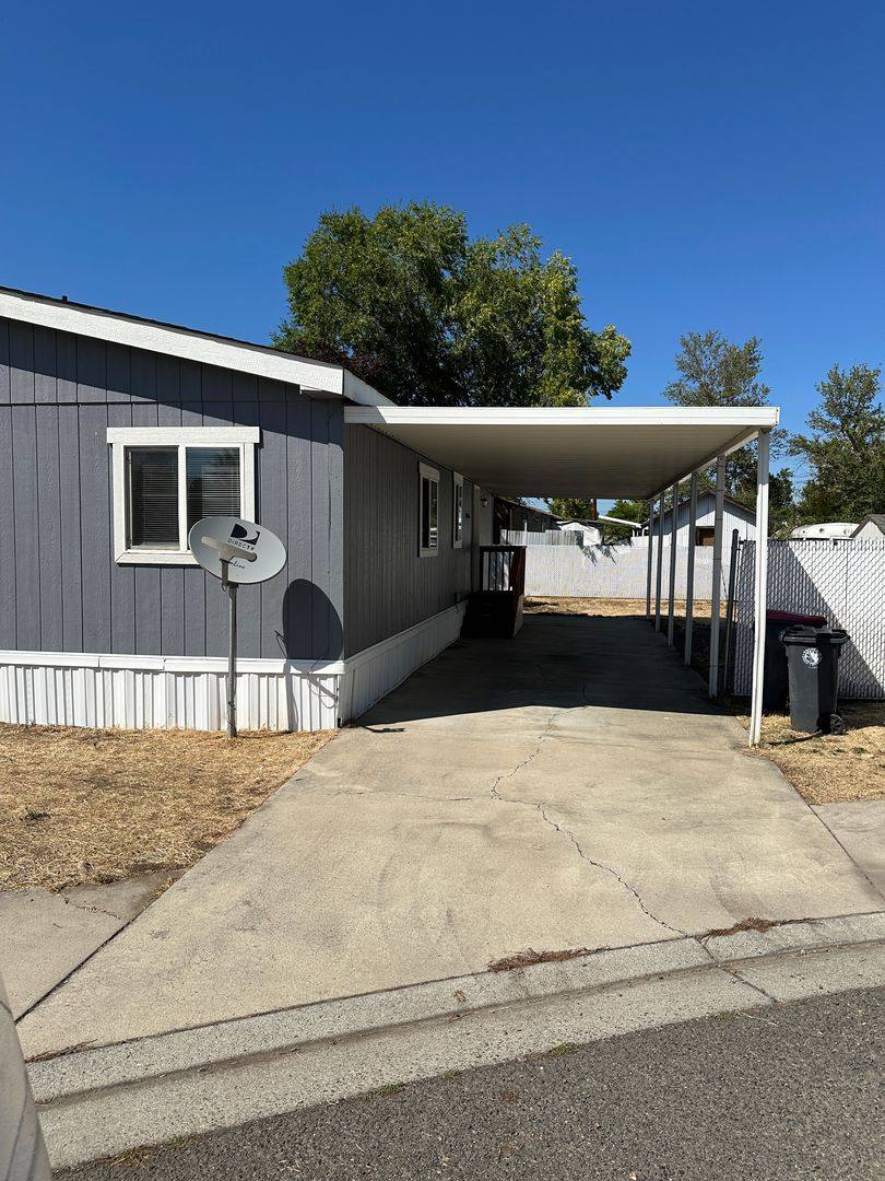 House for rent at 8276 24th St, White City, OR 97503