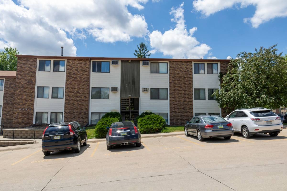 Apartment for rent at 910 Benton Dr, Iowa City, IA 52246